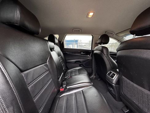 Used 2018 Kia Sorento L image 16