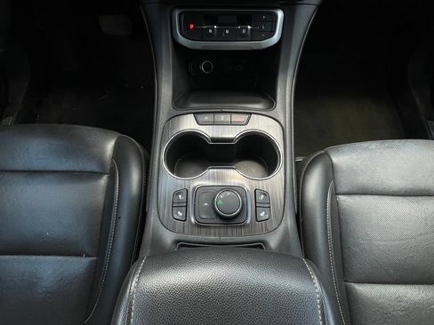 Used 2023 GMC Acadia SLT FWD image 19