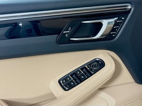 Used 2024 Porsche Macan Base image 20