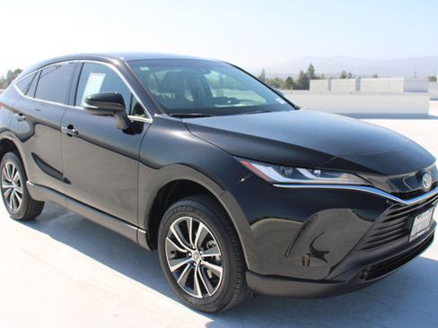 Certified 2024 Toyota Venza LE AWD/4WD image 2