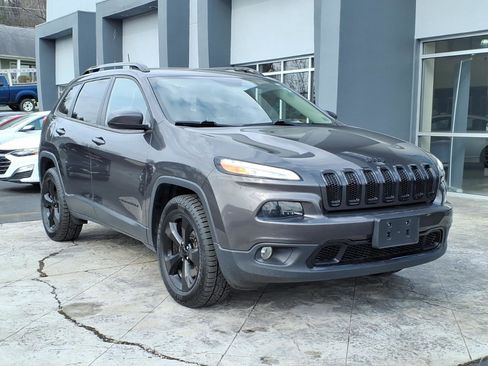 Used 2016 Jeep Cherokee Latitude image 1