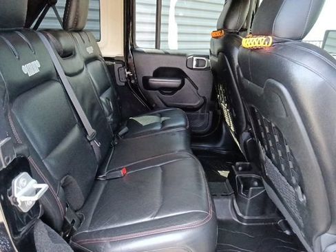 Used 2021 Jeep Wrangler Unlimited Rubicon AWD/4WD image 32