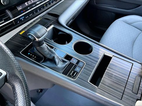 Certified 2022 Toyota Sienna Limited FWD image 16