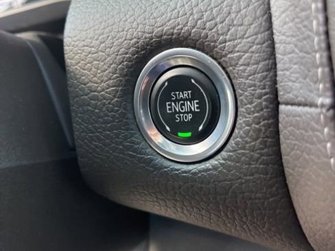 Used 2021 GMC Yukon XL Denali w/ Denali Premium Package image 23