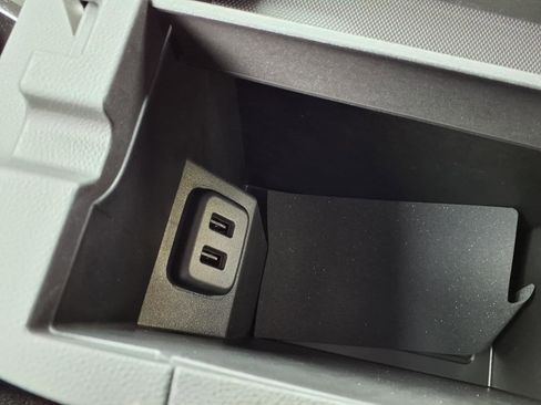 Used 2024 Chevrolet Equinox Premier image 11