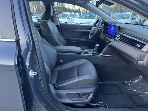 Used 2025 Toyota Camry XLE image 18