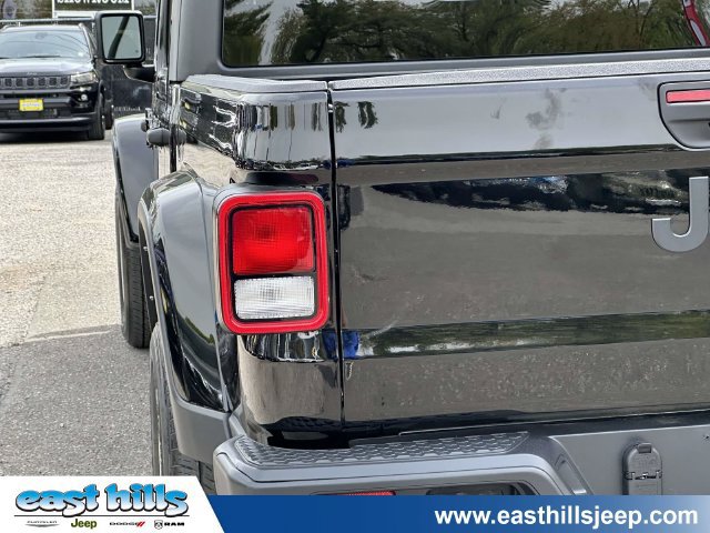 Certified 2022 Jeep Gladiator Sport AWD/4WD image 11