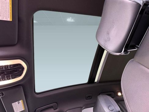 Used 2018 Porsche Macan image 16