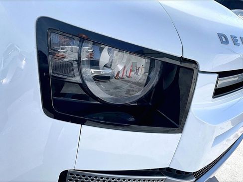 Certified 2023 Land Rover Defender 110 SE image 30