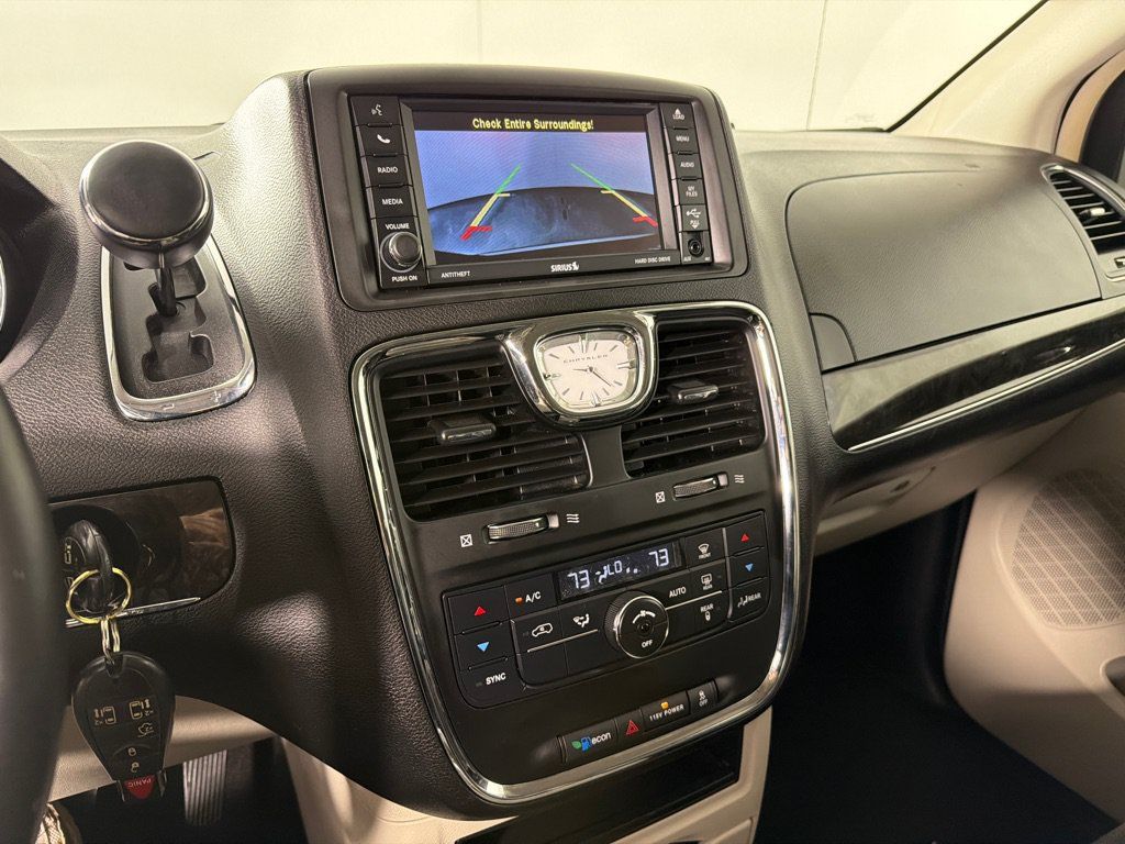 Used 2013 Chrysler Town & Country Touring FWD image 16