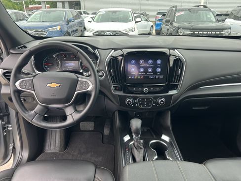 Used 2023 Chevrolet Traverse LT FWD image 18