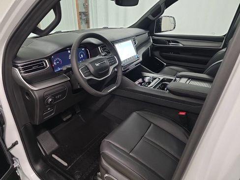 New 2026 Jeep Grand Wagoneer Limited AWD/4WD image 17
