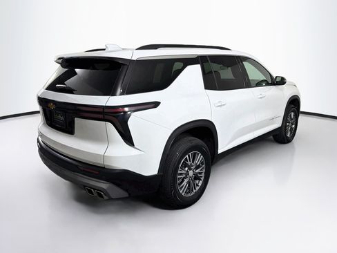 Used 2025 Chevrolet Traverse LT FWD image 9
