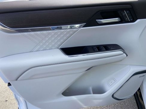 Certified 2024 GMC Acadia Denali w/ Super Cruise Package image 7