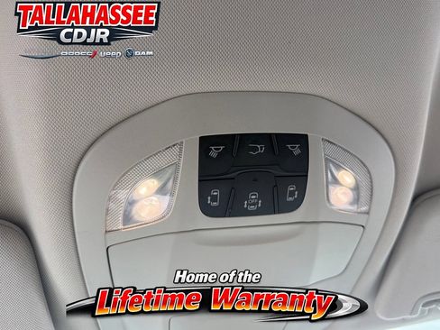 Used 2023 Chrysler Pacifica Touring-L FWD image 21