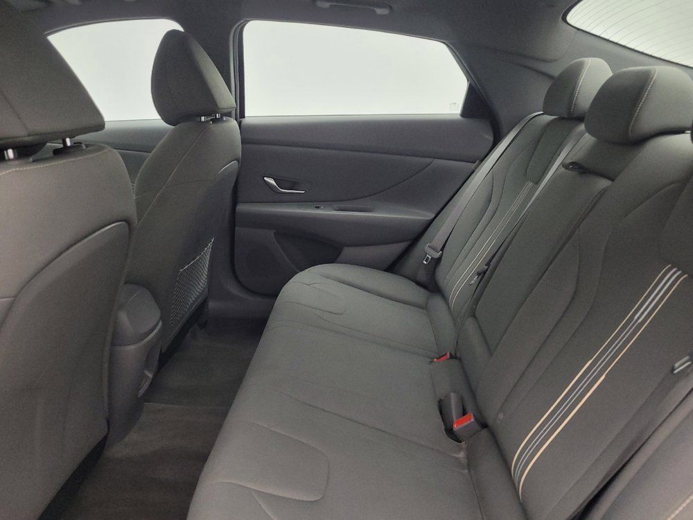 Used 2025 Hyundai Elantra SEL FWD image 18