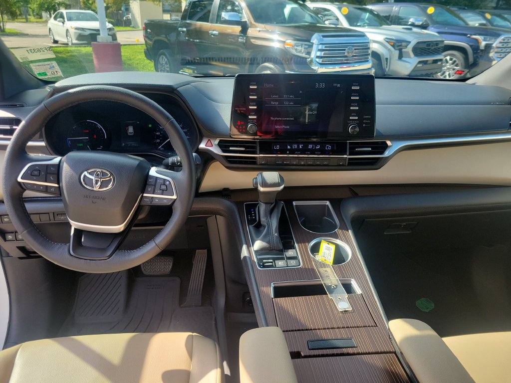 Certified 2022 Toyota Sienna XLE FWD image 18