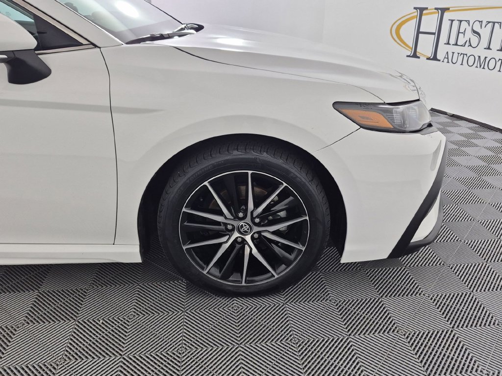 Used 2024 Toyota Camry SE FWD image 11