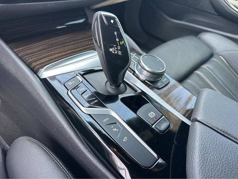 Used 2019 BMW 530e w/ Premium Package RWD image 24