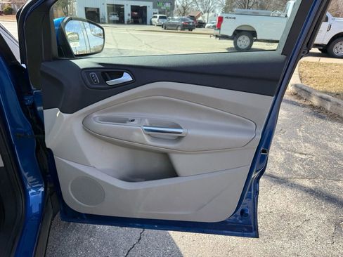 Used 2019 Ford Escape SE image 18