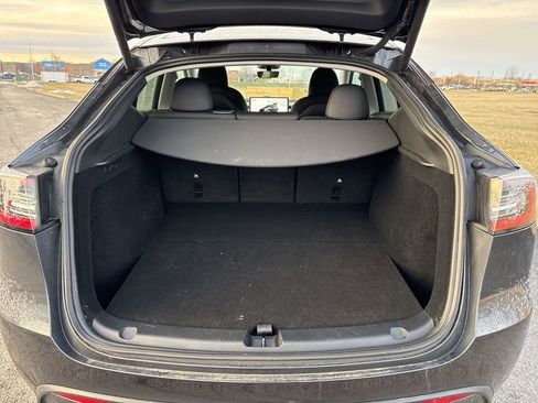 Used 2024 Tesla Model Y Long Range image 9