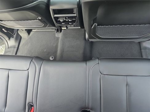 New 2025 Jeep Grand Cherokee Limited image 12