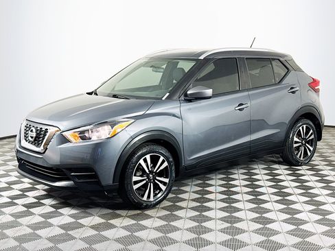 Used 2019 Nissan Kicks SV image 4