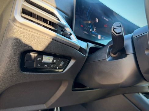 Used 2025 BMW M2 w/ Lighting Package image 40