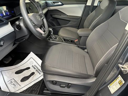 Used 2024 Volkswagen Taos SE w/ MDO Package image 19