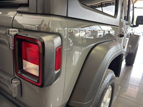 Used 2021 Jeep Wrangler Unlimited Sport image 13