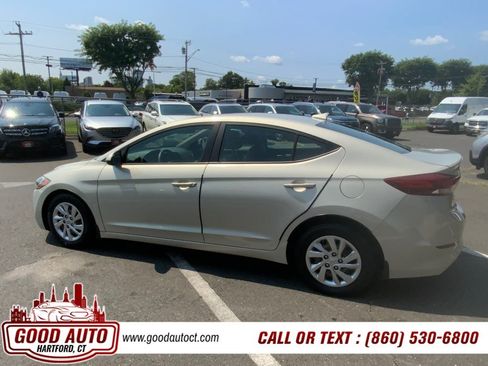 Used 2017 Hyundai Elantra SE w/ Cargo Package FWD image 8