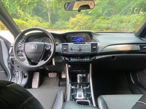 Used 2017 Honda Accord Sport image 33