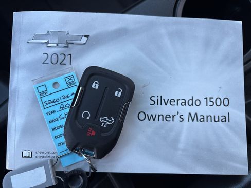 Used 2021 Chevrolet Silverado 1500 LT w/ Z71 Off-Road Package image 31