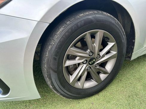 Used 2020 Kia Optima LX image 32