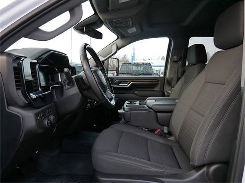 Used 2024 Chevrolet Silverado 3500 LT w/ Convenience Package image 8