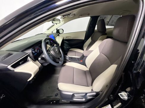 Used 2025 Toyota Corolla LE FWD image 14