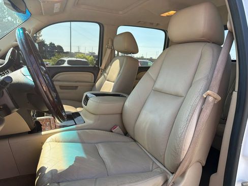 Used 2011 GMC Sierra 2500 Denali w/ Suspension Package, Off-Road AWD/4WD image 32