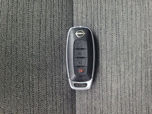 Used 2023 Nissan Rogue SV image 32