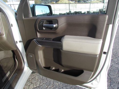 Used 2019 Chevrolet Silverado 1500 LTZ AWD/4WD image 16