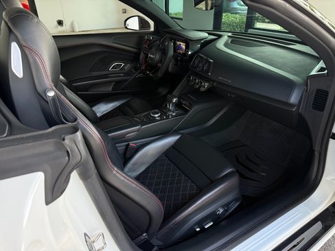 Used 2017 Audi R8 V10 w/ Carbon Exterior Package AWD/4WD image 32