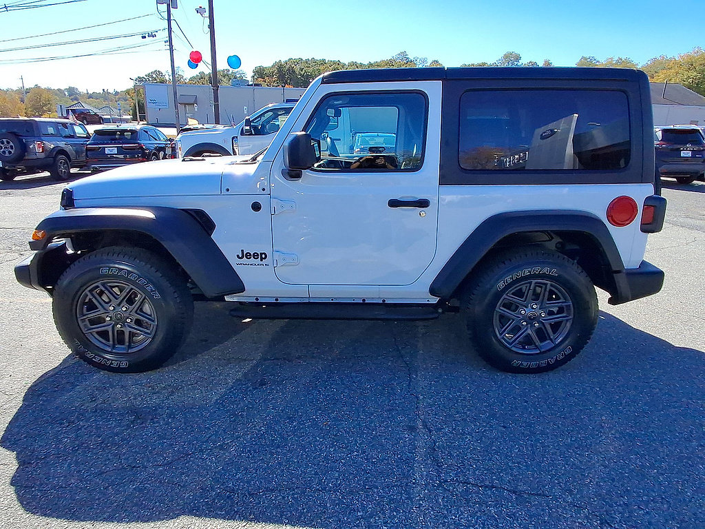 Used 2024 Jeep Wrangler Sport AWD/4WD image 5