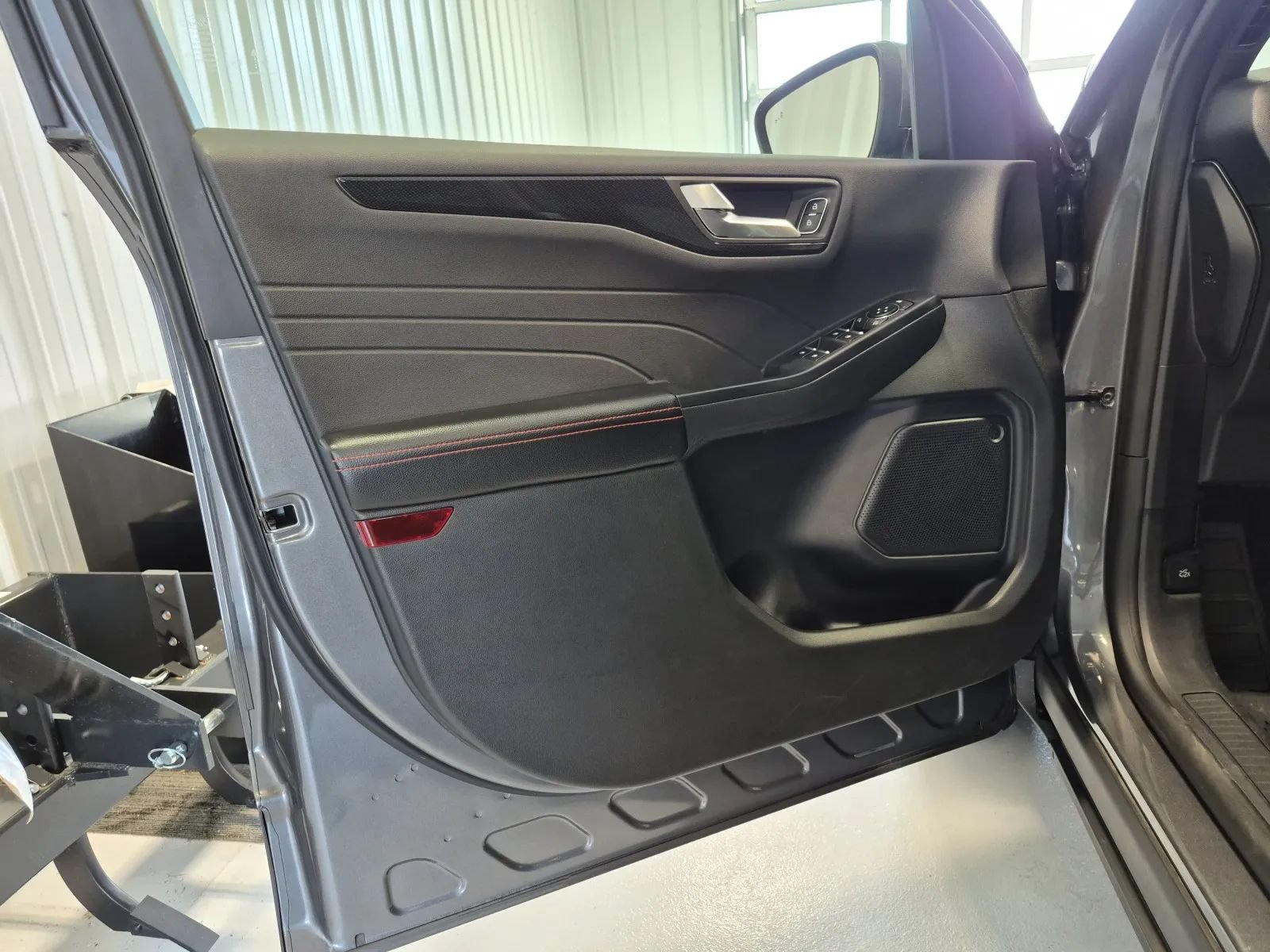 Used 2025 Ford Escape ST-Line Select AWD/4WD image 27