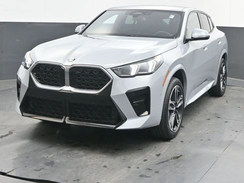 Certified 2024 BMW X2 xDrive28i w/ M Sport Package image 3