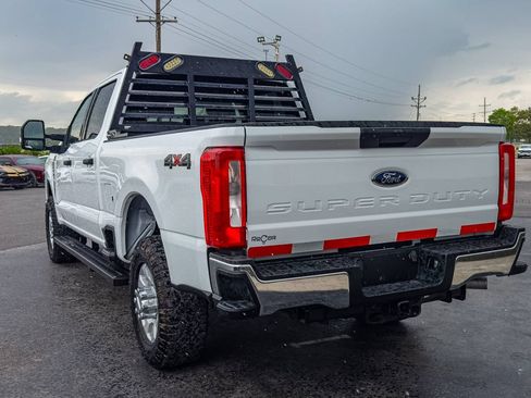 Used 2023 Ford F250 XLT AWD/4WD image 3