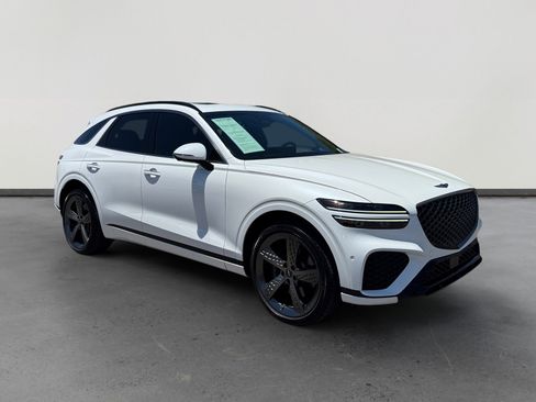 Used 2022 Genesis GV70 3.5T Sport w/ Sport Prestige Package AWD/4WD image 7