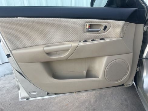 Used 2006 MAZDA MAZDA3 i Touring FWD image 12