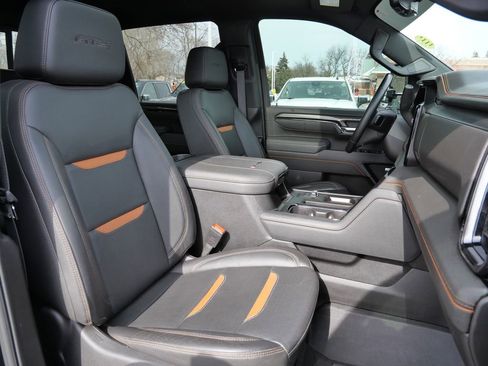 Used 2025 GMC Sierra 2500 AT4 w/ AT4 Premium Plus Package AWD/4WD image 15
