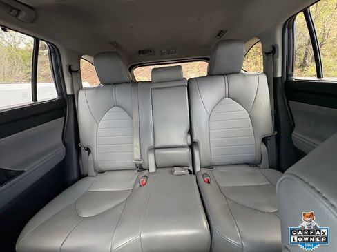 Used 2023 Toyota Highlander XLE image 6