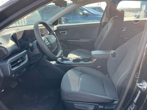 Used 2025 Kia K4 LXS image 25