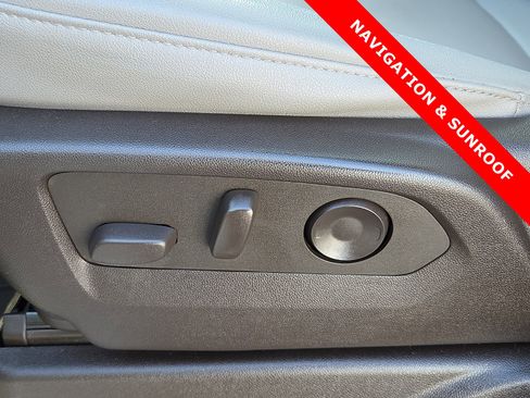 Used 2023 Chevrolet Tahoe Z71 w/ Luxury Package image 16